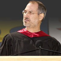 Imagem: Steve Jobs falando com alunos em Stanford